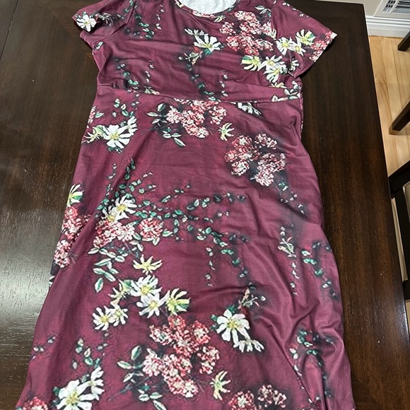 Chic Floral Maxi Dress in Burgundy - Picture 1 of 1